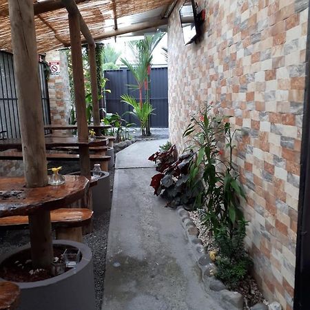 Hotel y Cabinas del Trópico Guápiles Exterior foto