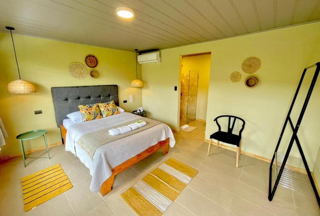Hotel y Cabinas del Trópico Guápiles Exterior foto