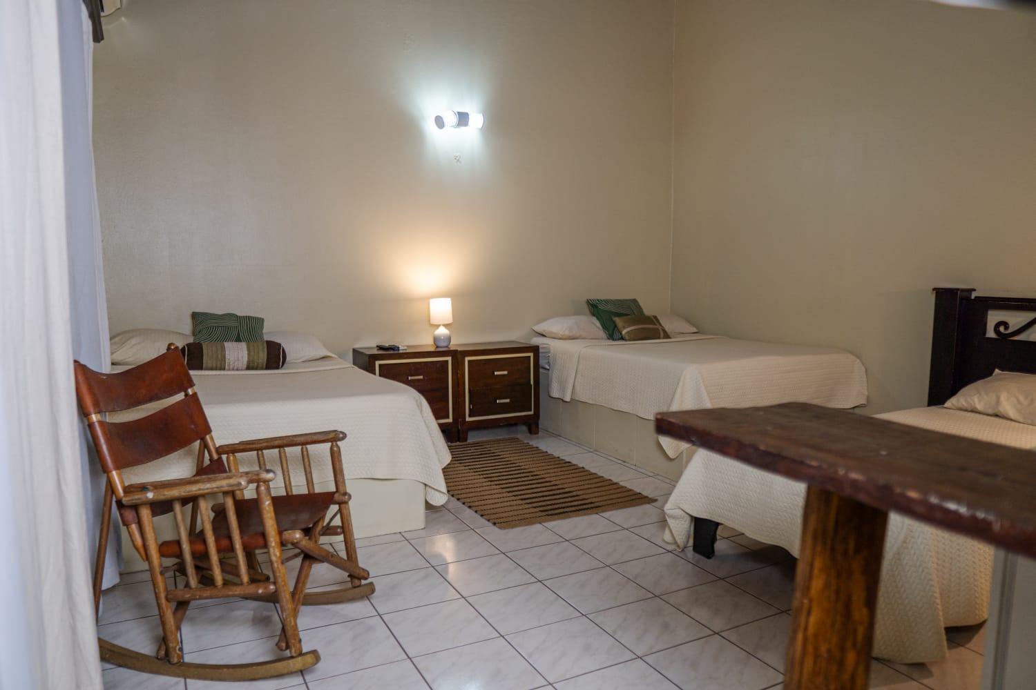 Hotel y Cabinas del Trópico Guápiles Exterior foto