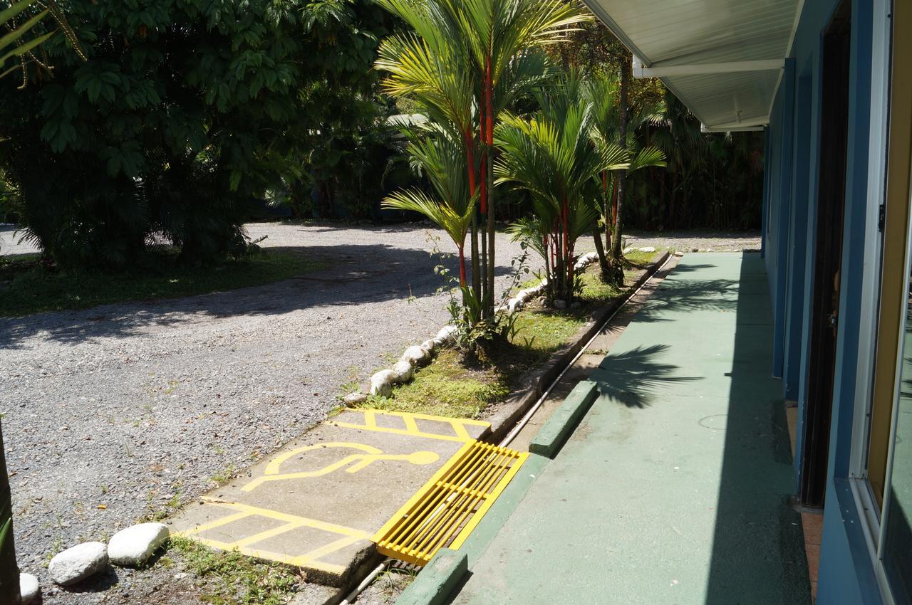 Hotel y Cabinas del Trópico Guápiles Exterior foto