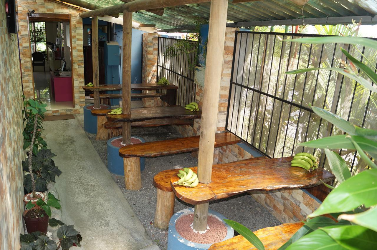Hotel y Cabinas del Trópico Guápiles Exterior foto